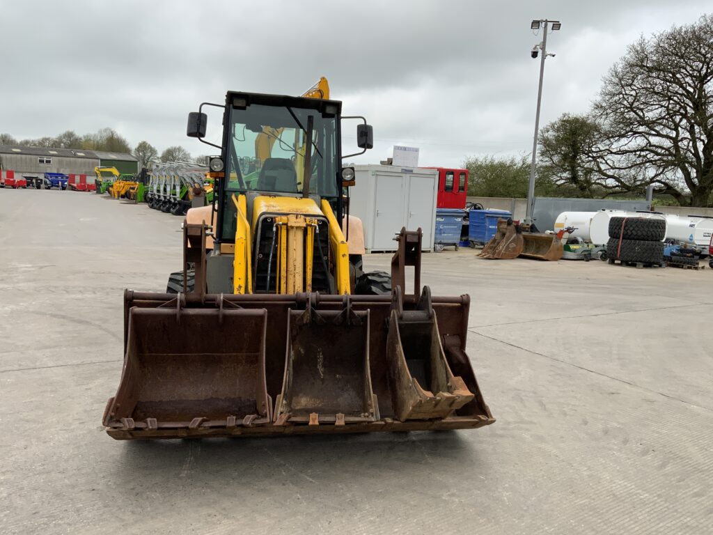 Massey Ferguson 760T Wheeled Digger (ST25890)