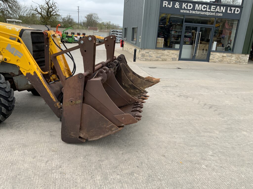 Massey Ferguson 760T Wheeled Digger (ST25890)