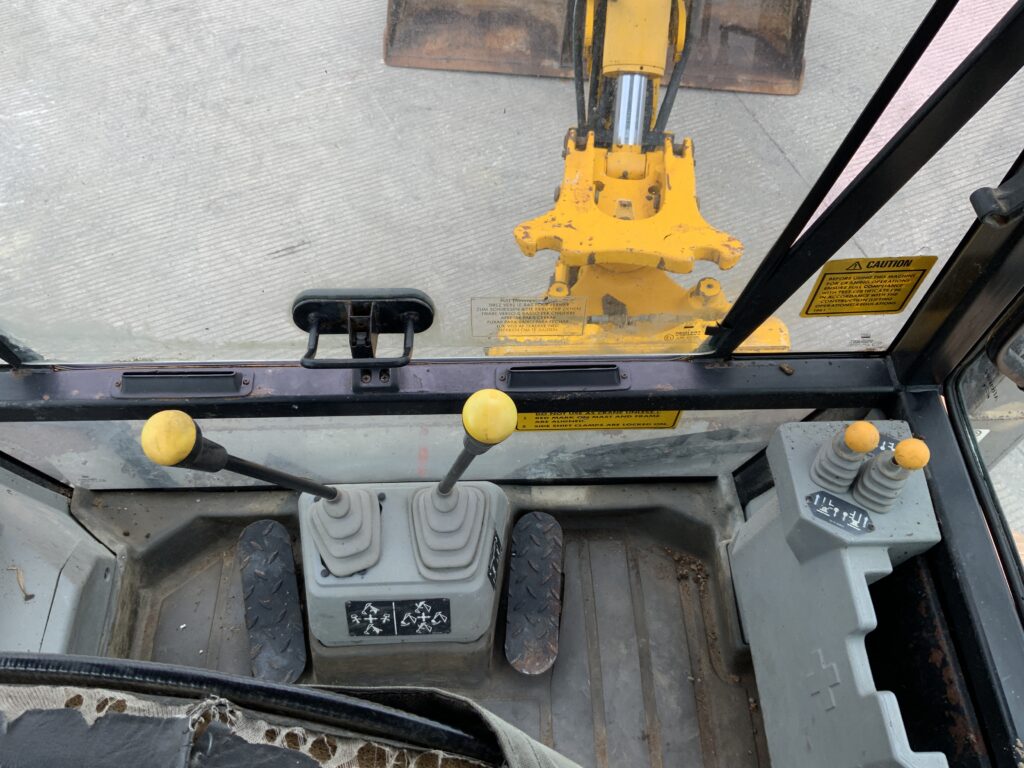 Massey Ferguson 760T Wheeled Digger (ST25890)