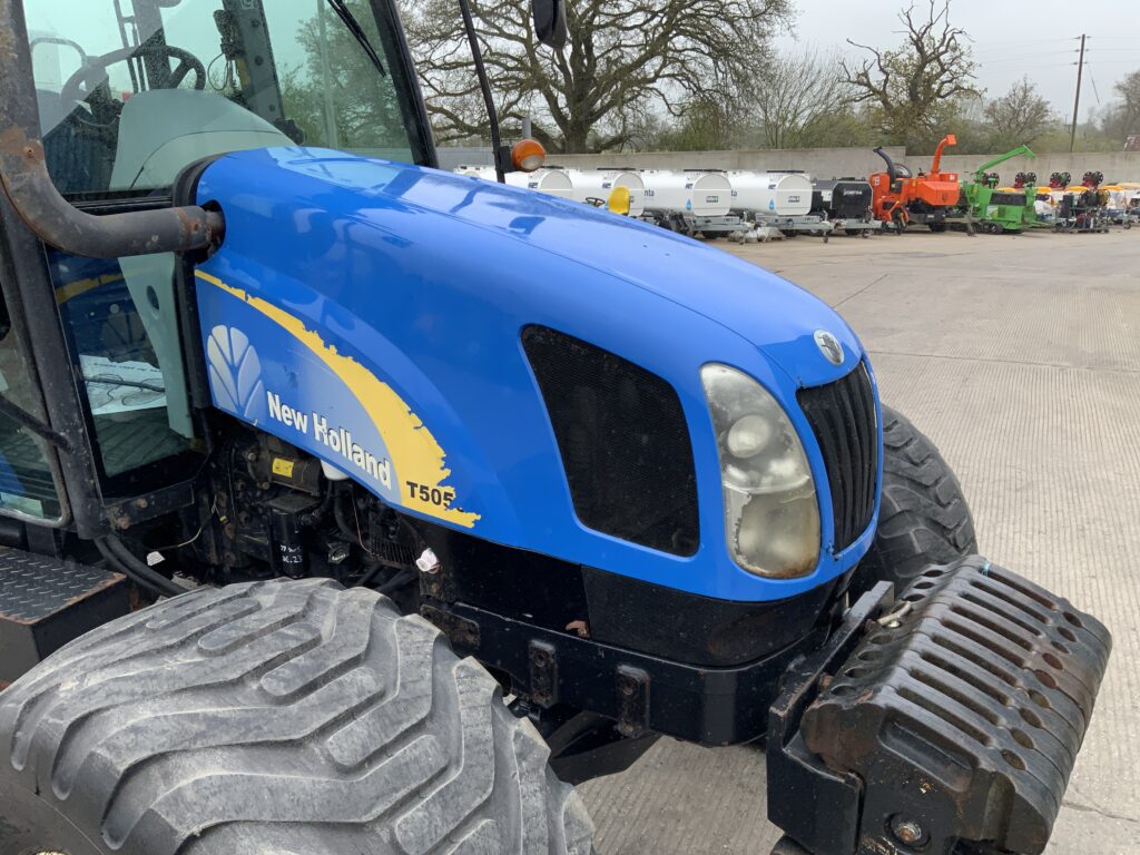 New Holland T5050 Tractor (ST25988)