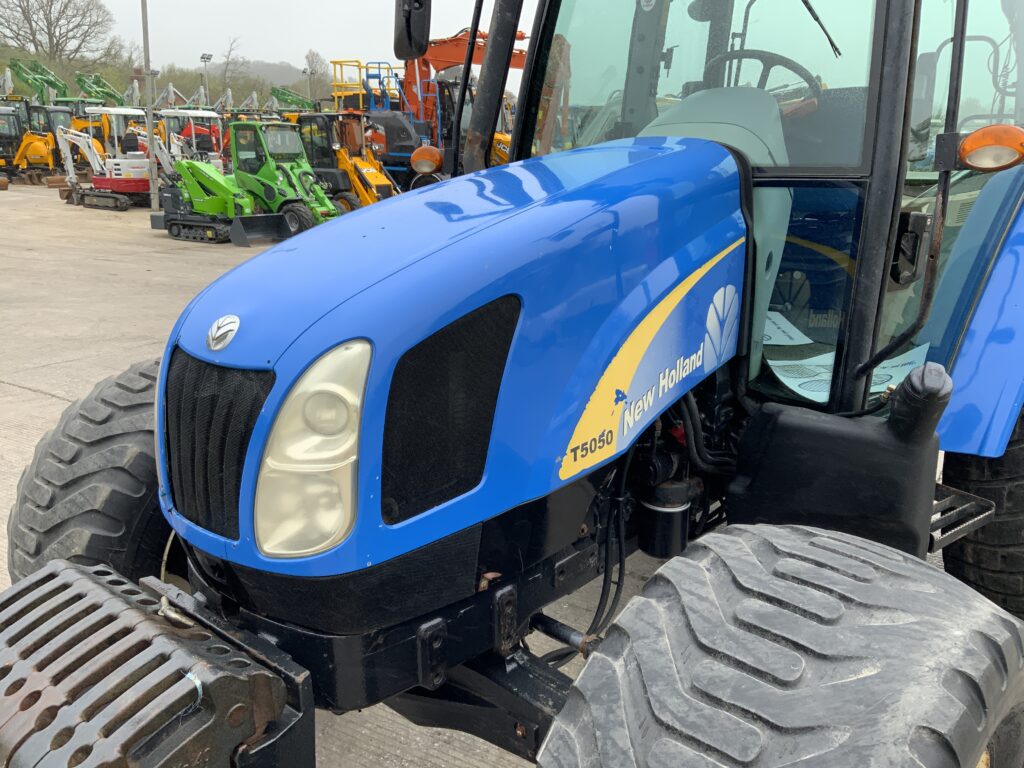 New Holland T5050 Tractor (ST25988)