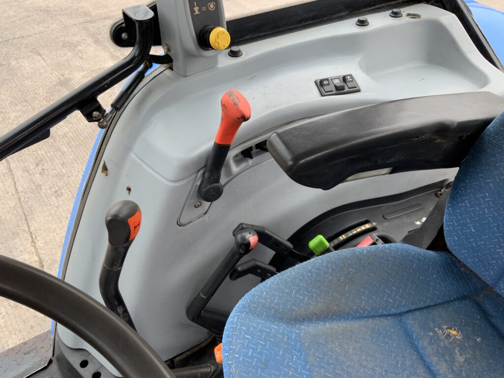 New Holland T5050 Tractor (ST25988)