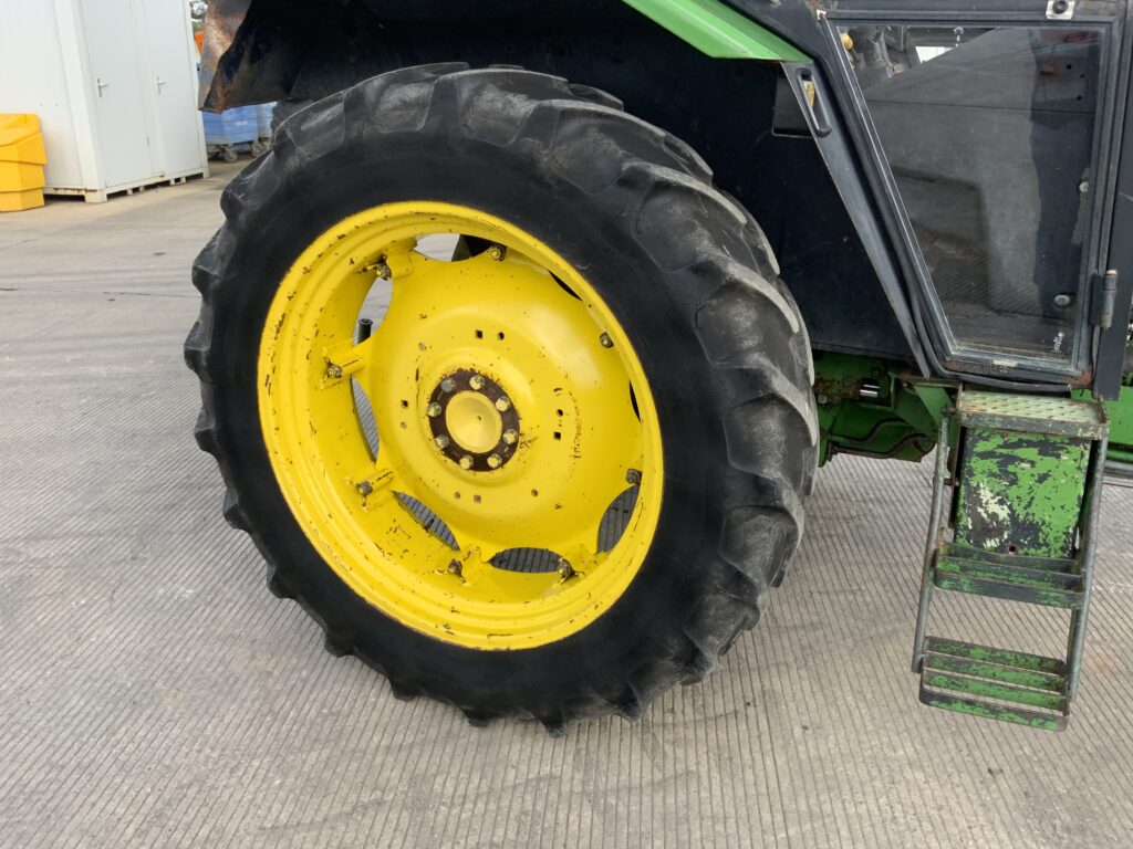 John Deere 2140 Tractor (ST26338)