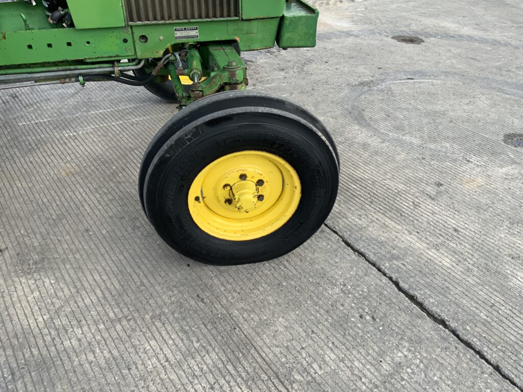John Deere 2140 Tractor (ST26338)