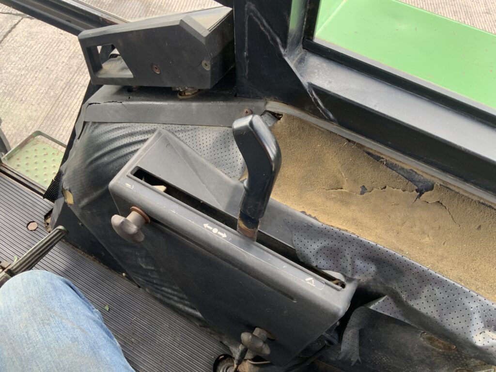 John Deere 2140 Tractor (ST26338)
