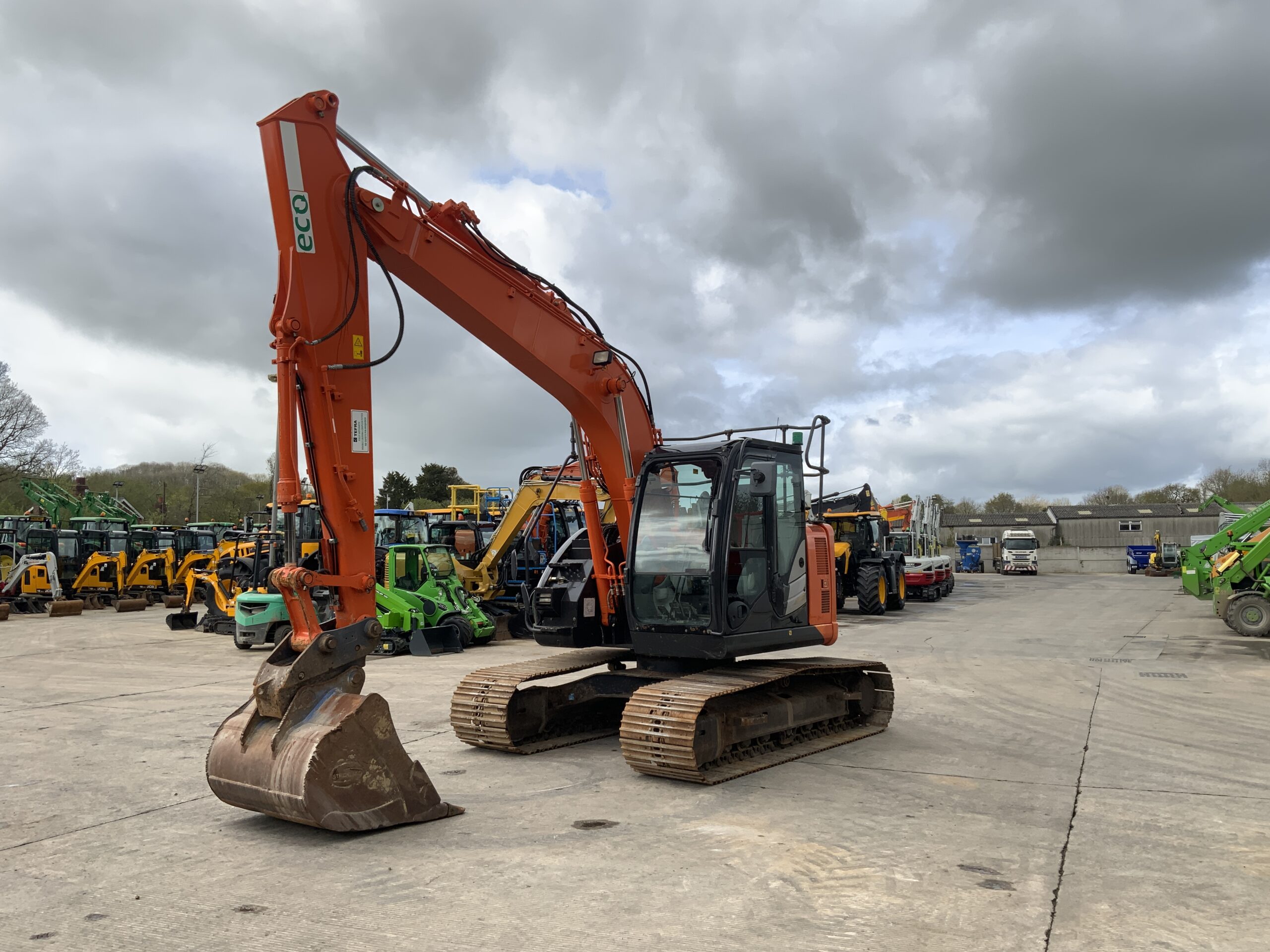 ちゃび Hitachi ZX135 US-5B Digger (ST25917) - RJ and KD McLean Ltd