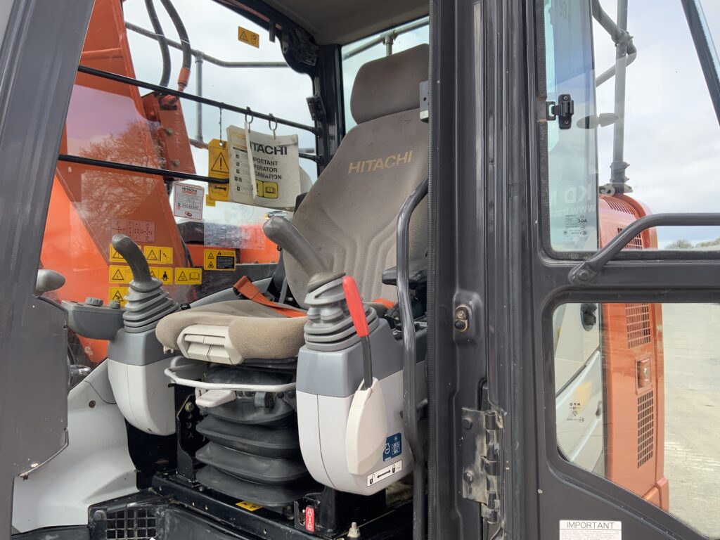 Hitachi ZX135 US-5B Digger (ST25917)