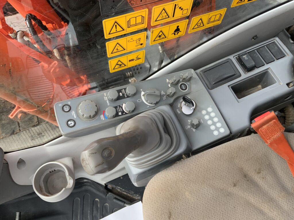 Hitachi ZX135 US-5B Digger (ST25917)