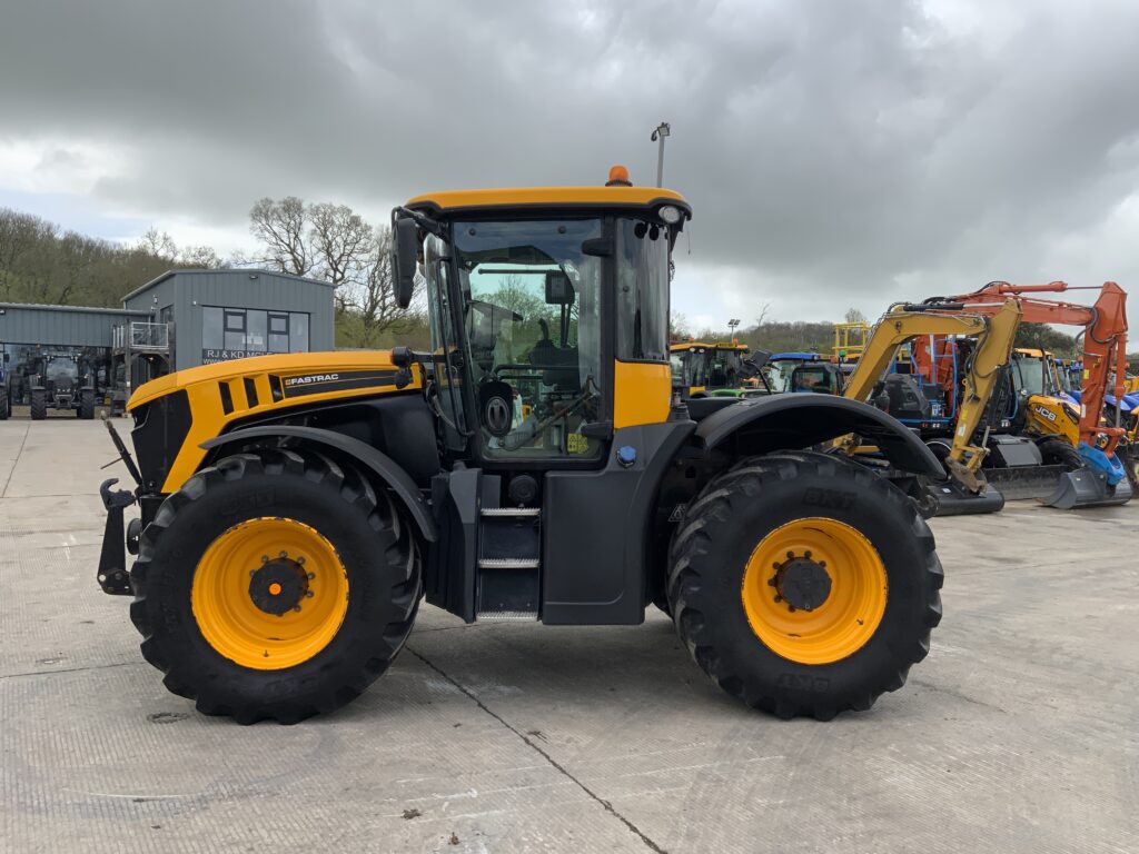 JCB 4220 Fastrac Tractor (ST26288)