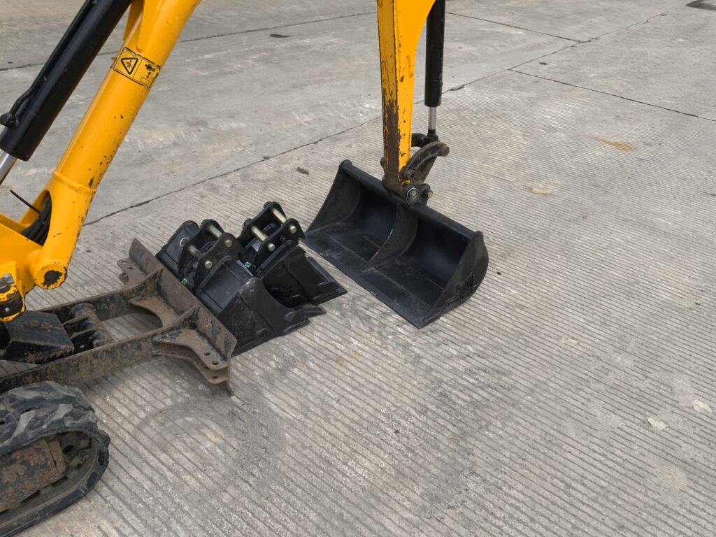 JCB 8008 CT Micro Digger (ST26409)