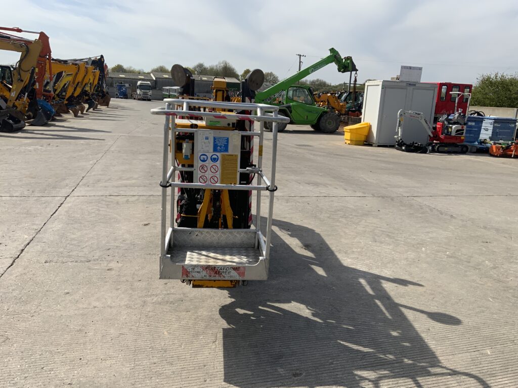 Oli & Steel Octopussy 1266 Tracked Telescopic Platform (ST25482)