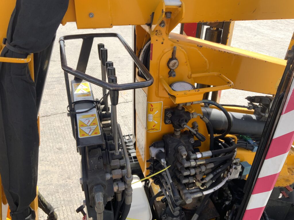 Oli & Steel Octopussy 1266 Tracked Telescopic Platform (ST25482)