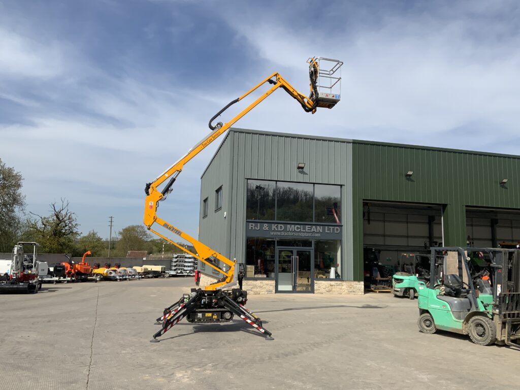 Oli & Steel Octopussy 1266 Tracked Telescopic Platform (ST25482)