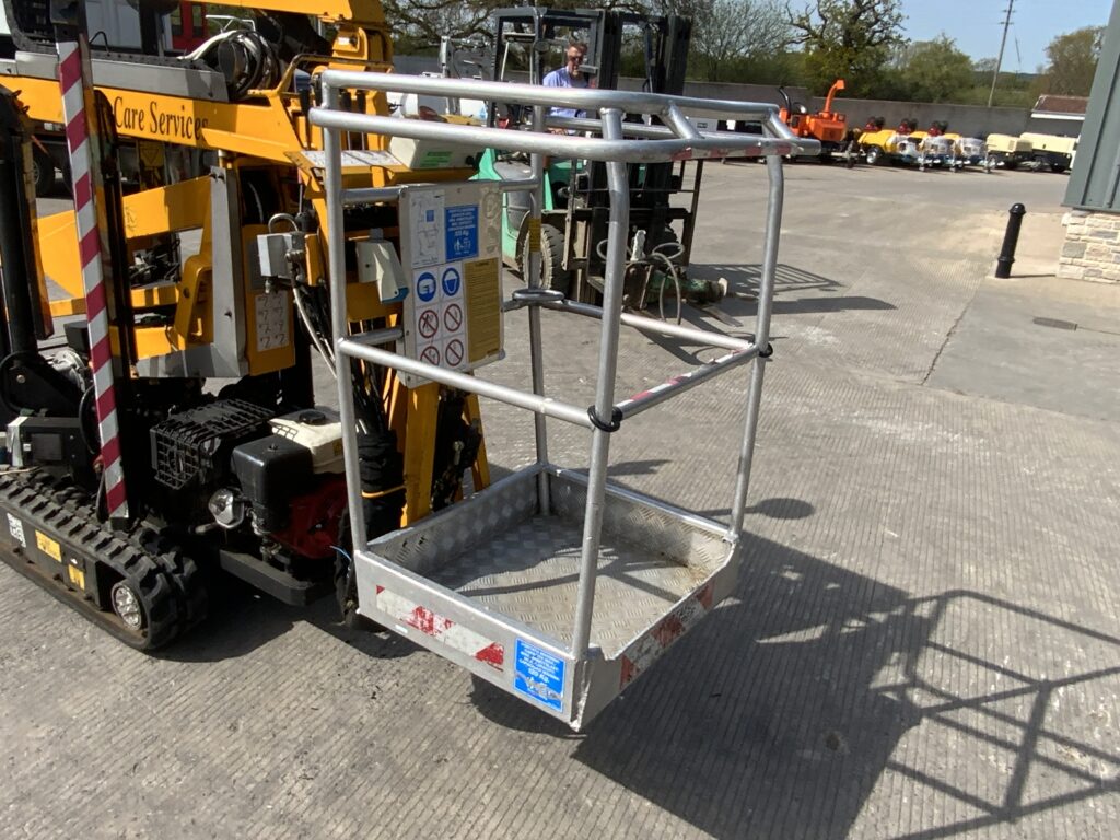 Oli & Steel Octopussy 1266 Tracked Telescopic Platform (ST25482)