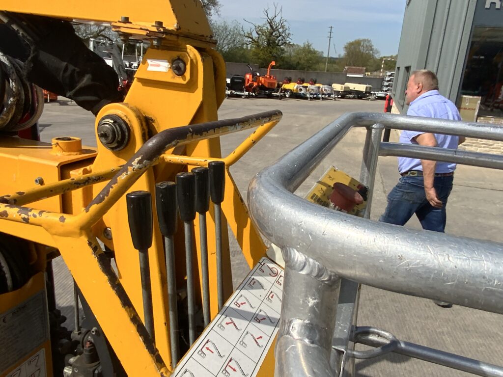 Oli & Steel Octopussy 1266 Tracked Telescopic Platform (ST25482)