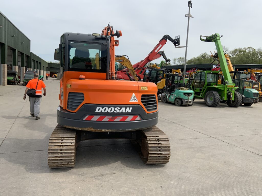 Doosan DX85R Digger (ST26269)