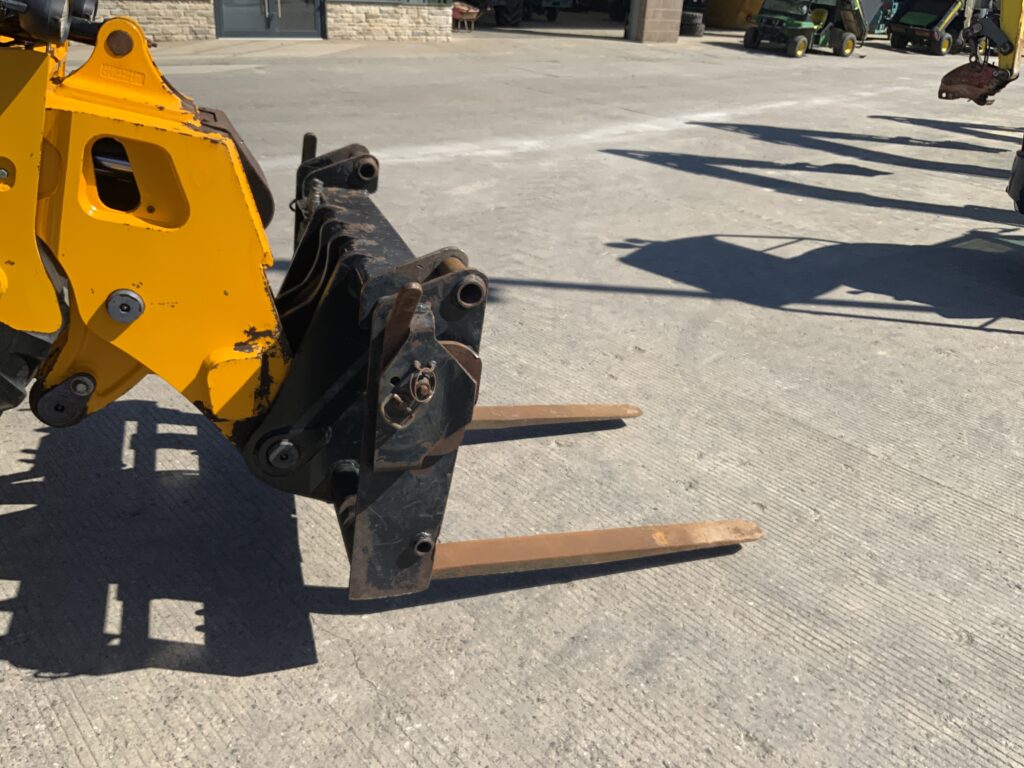 JCB TM320S Agri Pivot Steer Telehandler (ST26266)