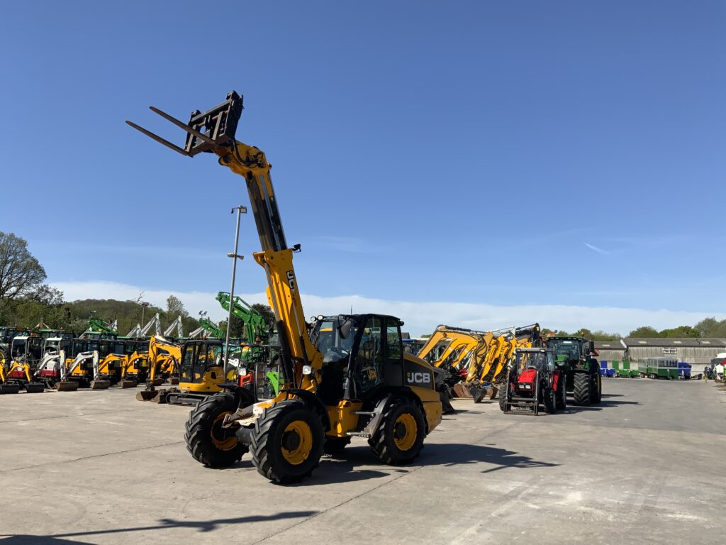 JCB TM320S Agri Pivot Steer Telehandler (ST26266)