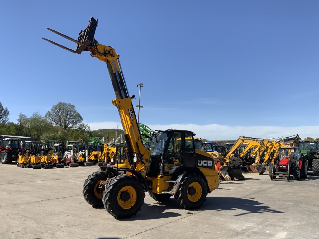 JCB TM320S Agri Pivot Steer Telehandler (ST26266)