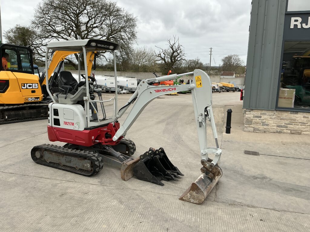 Takeuchi TB217R Digger (ST26305)