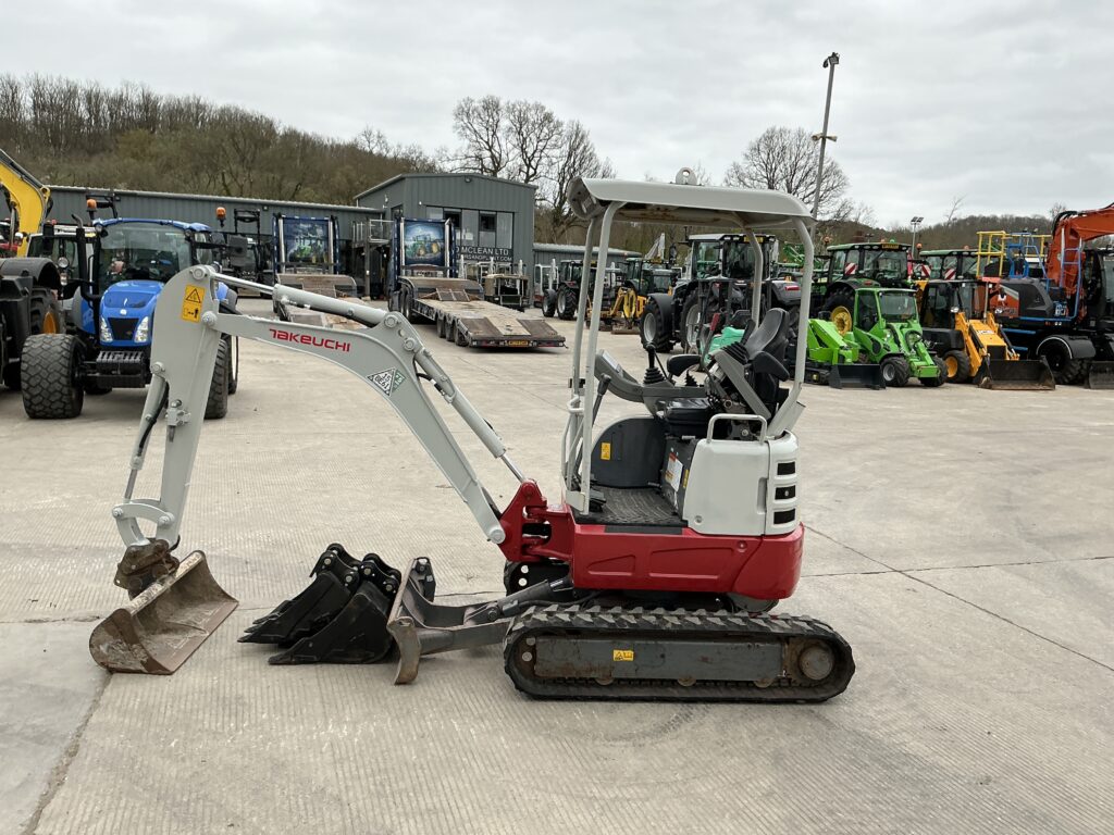 Takeuchi TB217R Digger (ST26305)