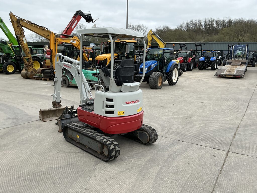Takeuchi TB217R Digger (ST26305)