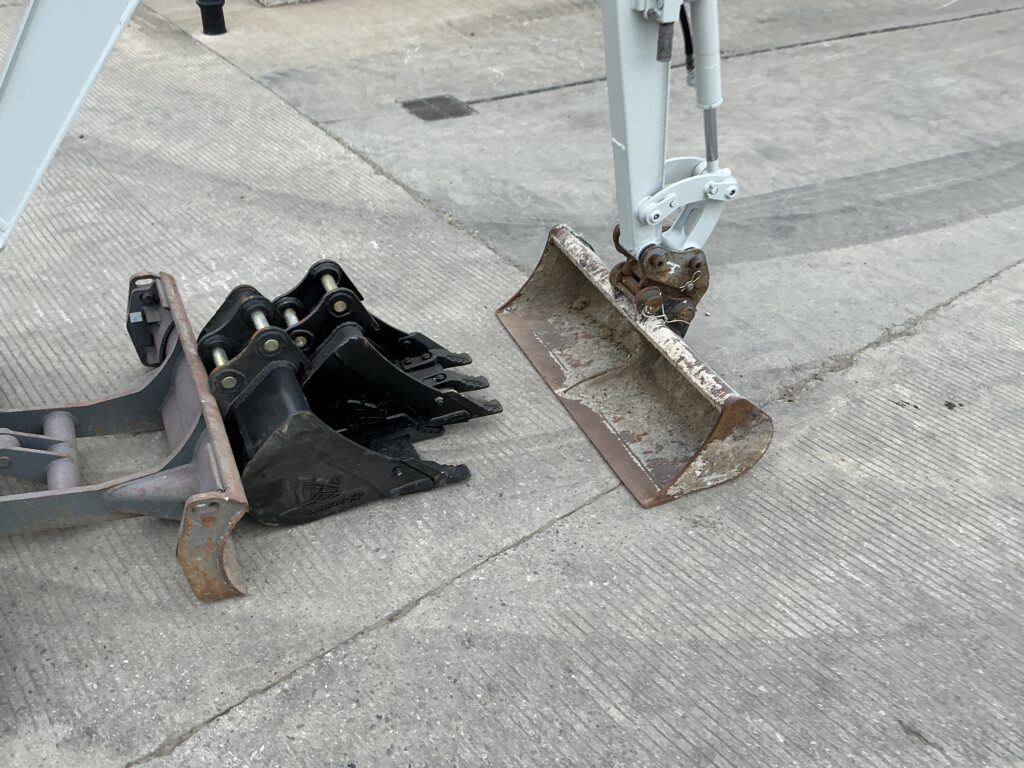 Takeuchi TB217R Digger (ST26305)