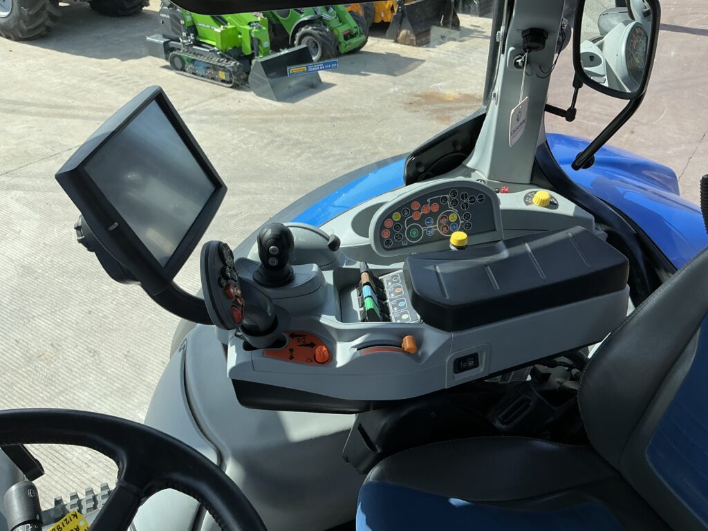 New Holland T7.270 Auto Command Tractor (ST26294)