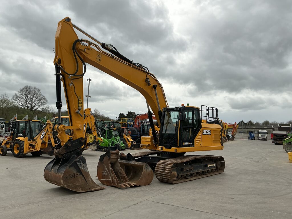 JCB 220XLC Digger (ST26186)