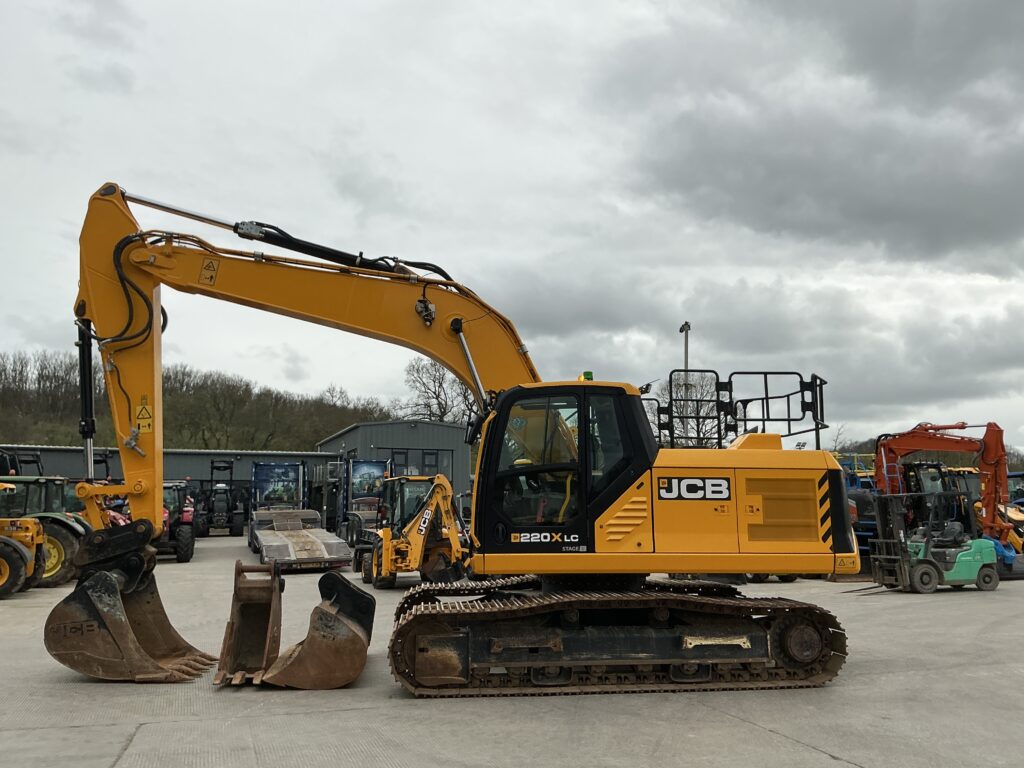 JCB 220XLC Digger (ST26186)