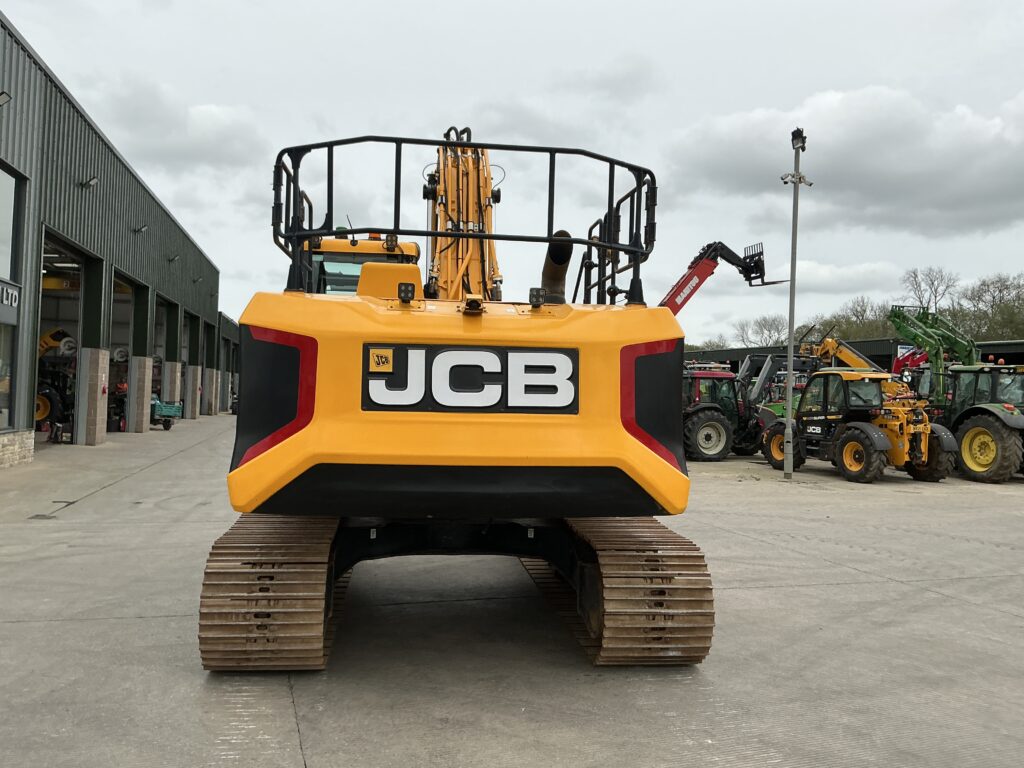 JCB 220XLC Digger (ST26186)