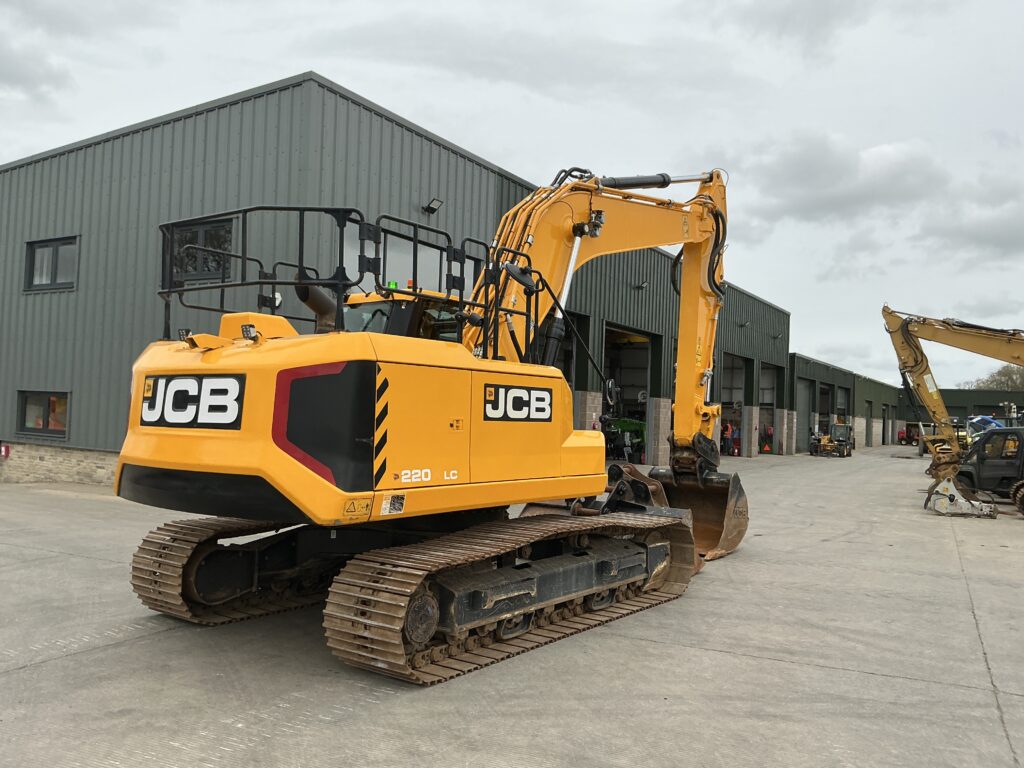 JCB 220XLC Digger (ST26186)