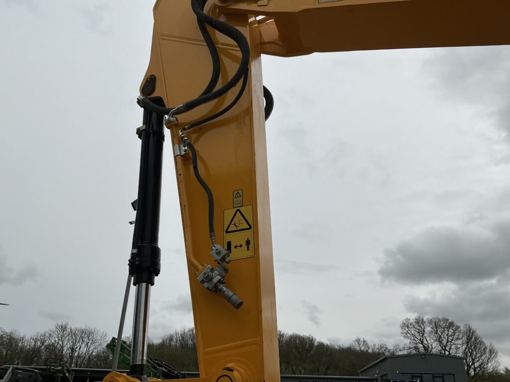 JCB 220XLC Digger (ST26186)