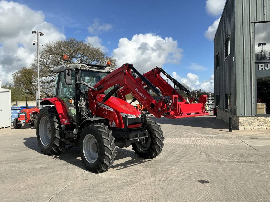 Massey Ferguson 5710S Dyna4 Tractor (ST26213)