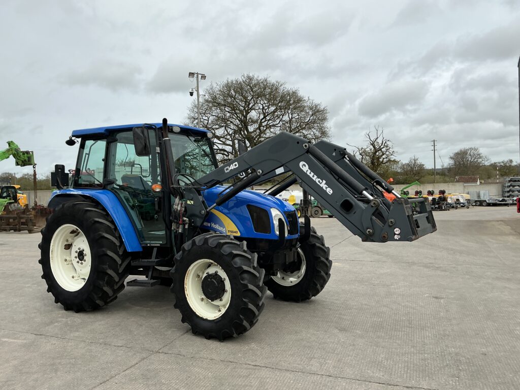 New Holland T5040 Tractor (ST25992)