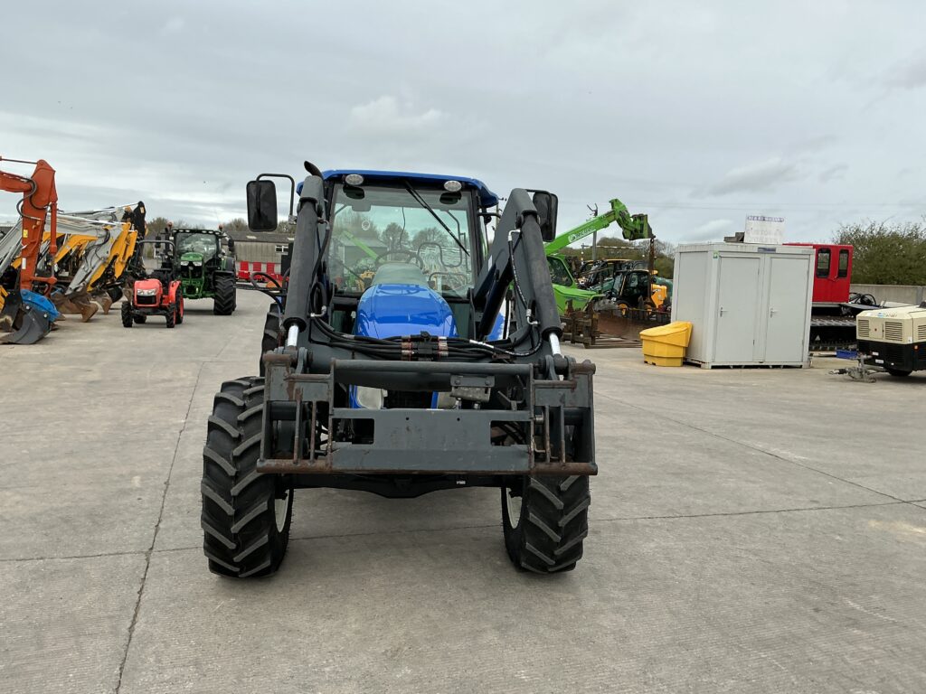 New Holland T5040 Tractor (ST25992)