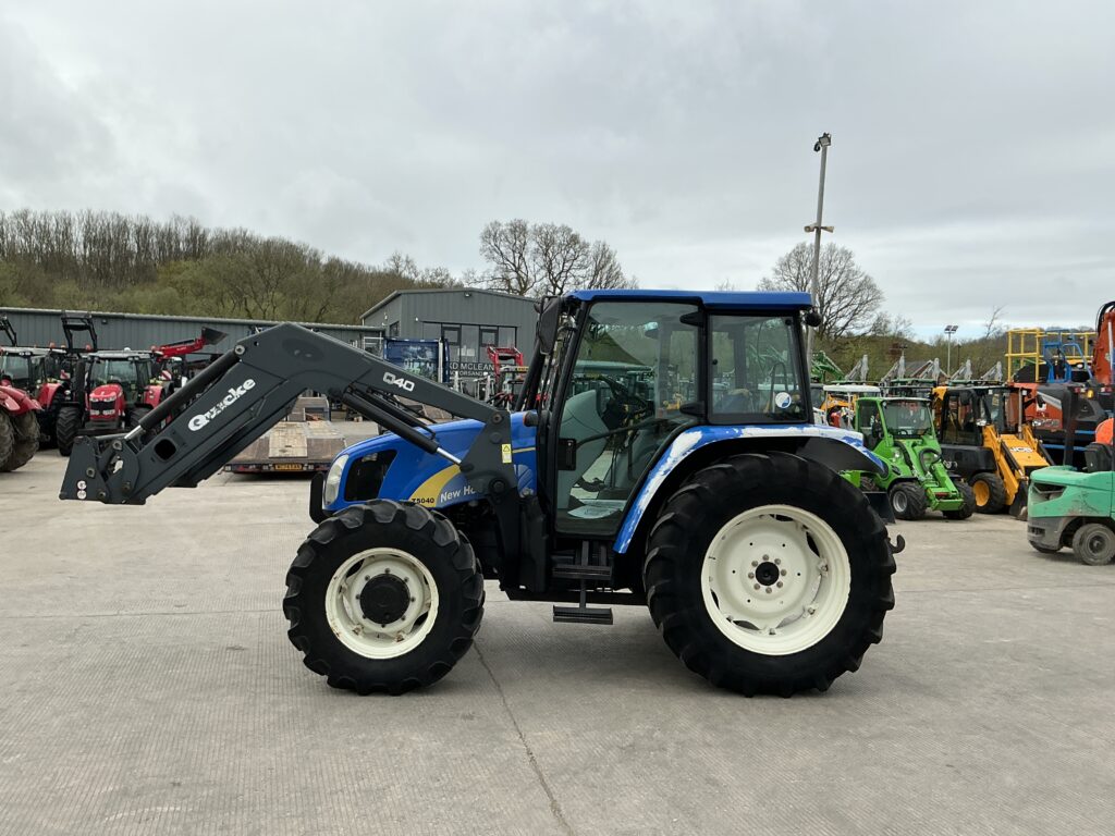 New Holland T5040 Tractor (ST25992)