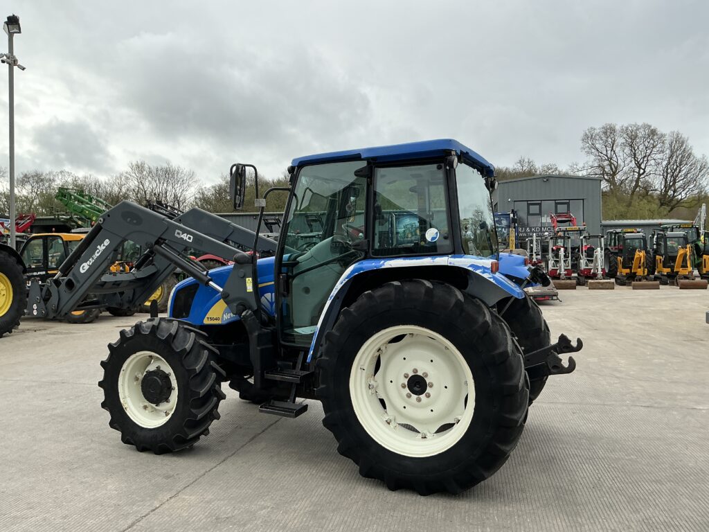 New Holland T5040 Tractor (ST25992)
