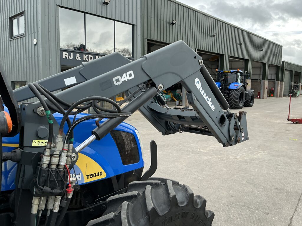 New Holland T5040 Tractor (ST25992)