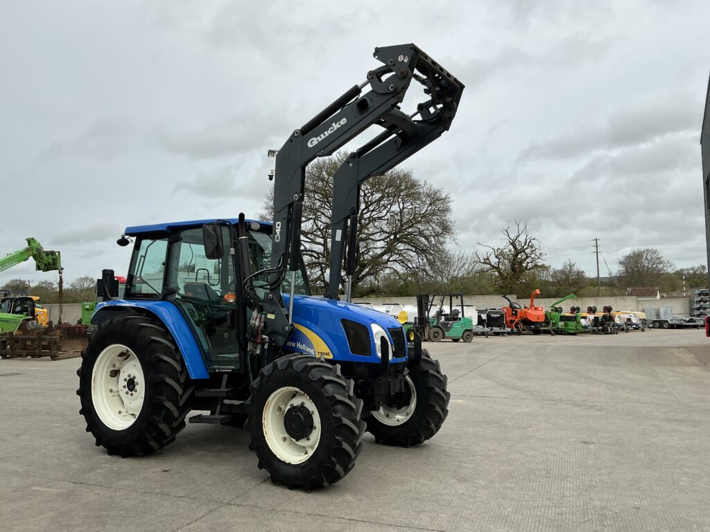 New Holland T5040 Tractor (ST25992)