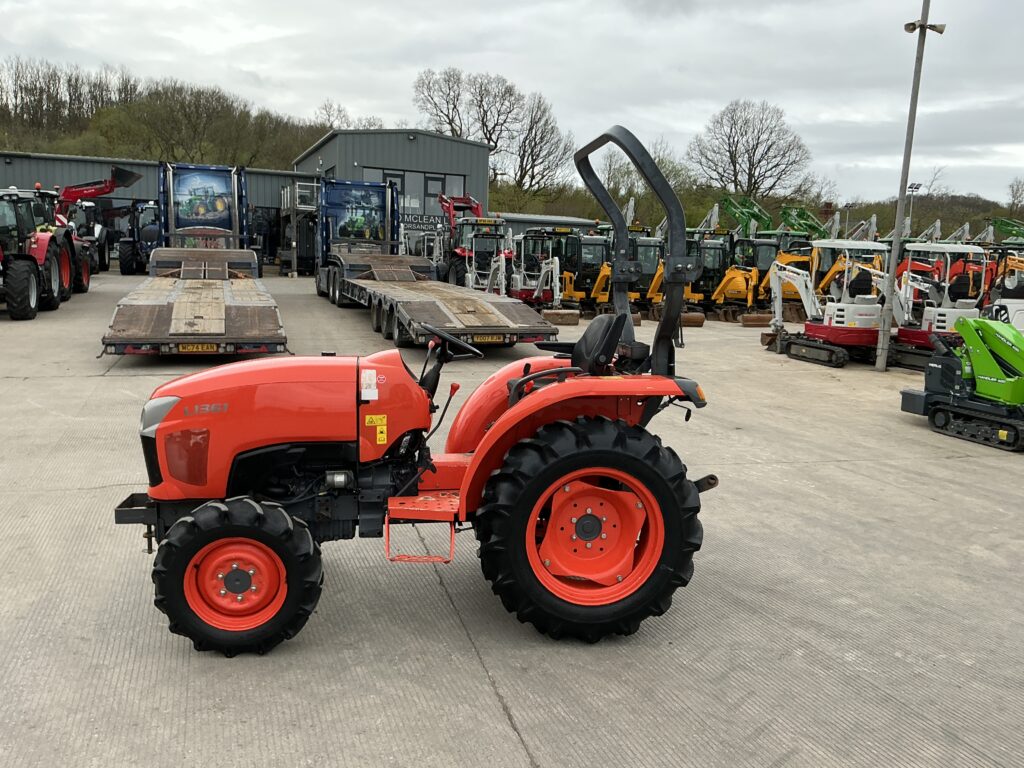 Kubota L1361 Compact Tractor (ST26384)