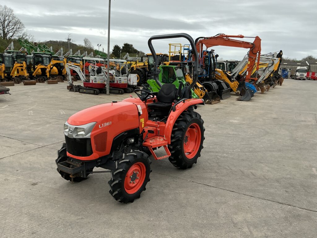 Kubota L1361 Compact Tractor (ST26384)
