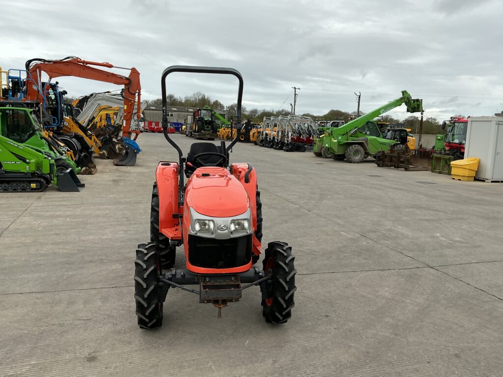 Kubota L1361 Compact Tractor (ST26384)