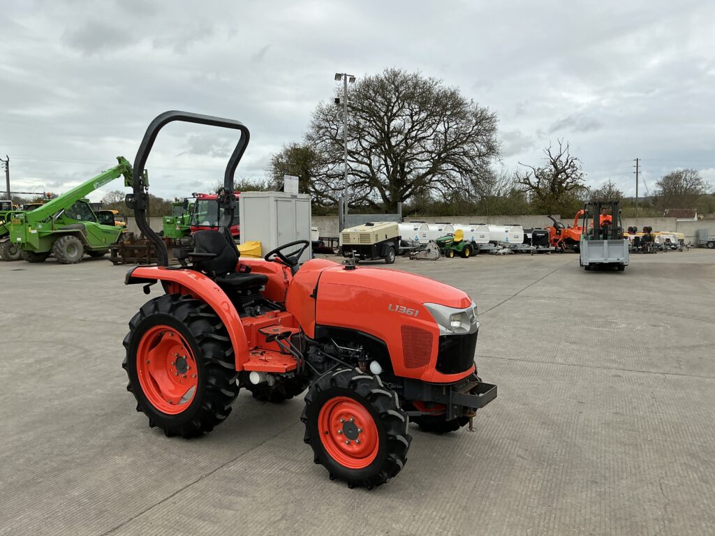 Kubota L1361 Compact Tractor (ST26384)