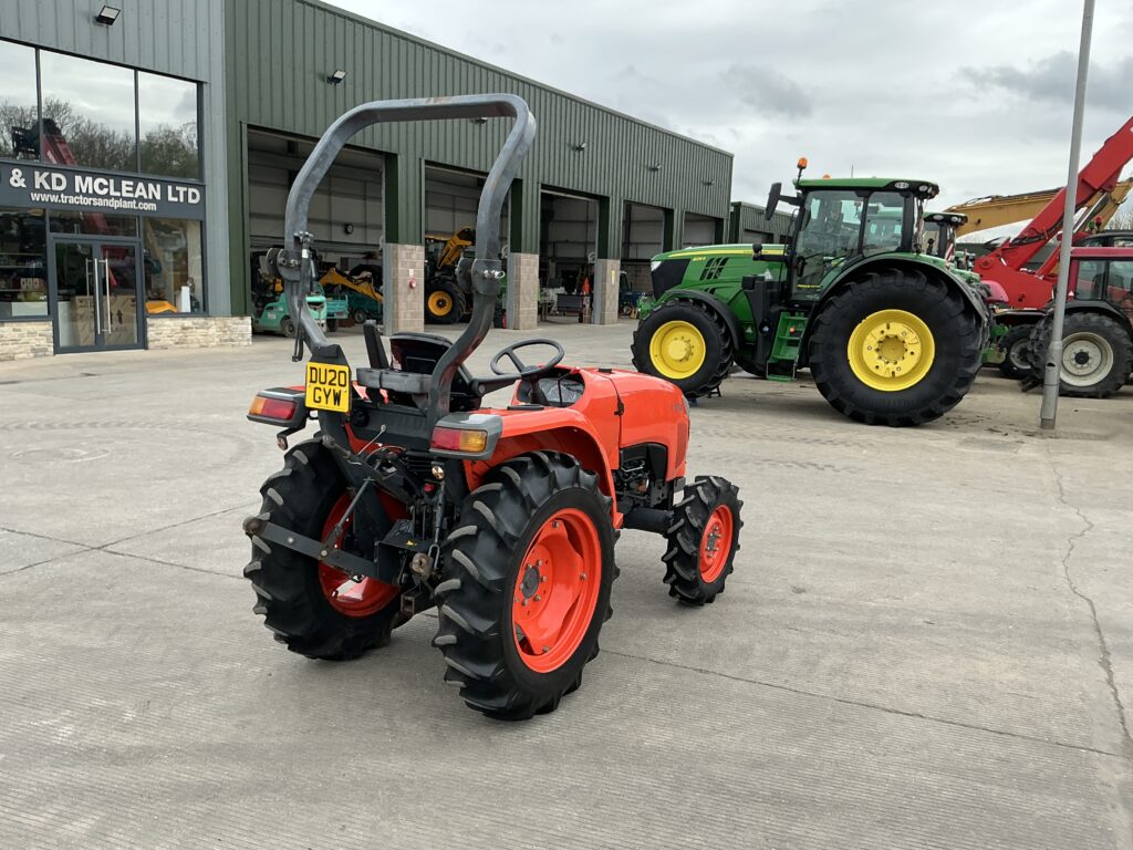 Kubota L1361 Compact Tractor (ST26384)