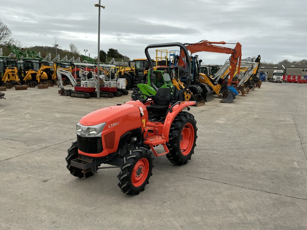 Kubota L1361 Compact Tractor (ST26384)