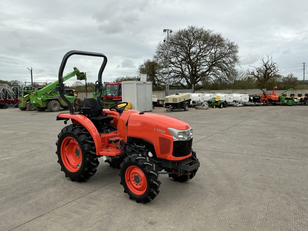 Kubota L1361 Compact Tractor (ST26384)