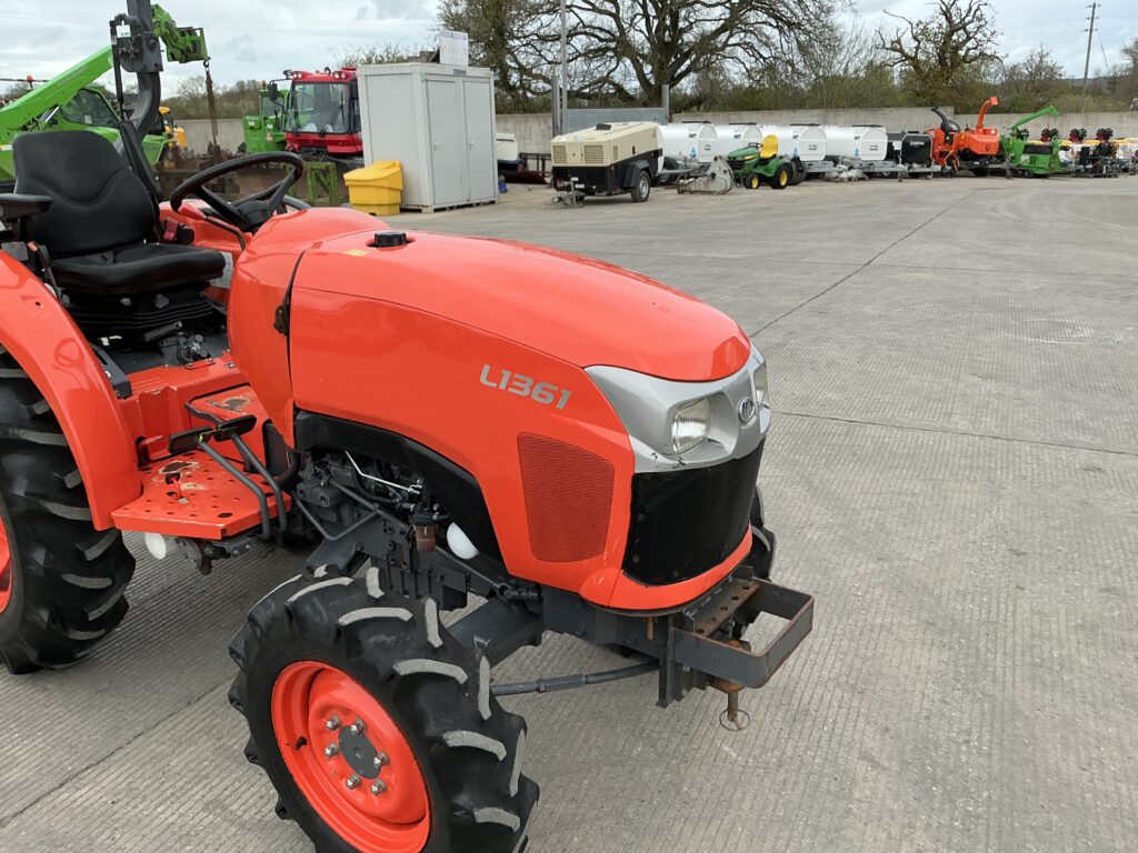 Kubota L1361 Compact Tractor (ST26384)