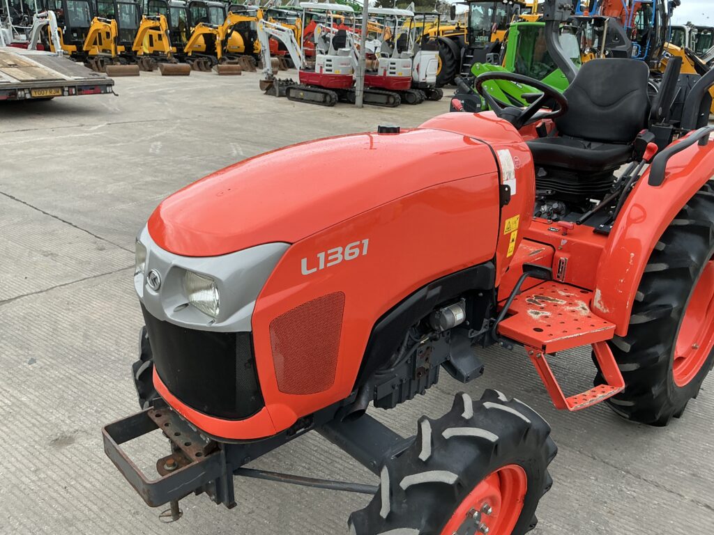 Kubota L1361 Compact Tractor (ST26384)