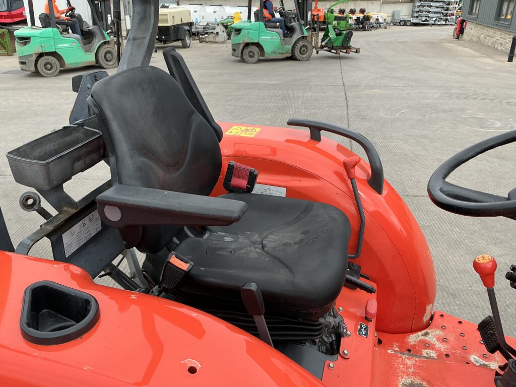 Kubota L1361 Compact Tractor (ST26384)